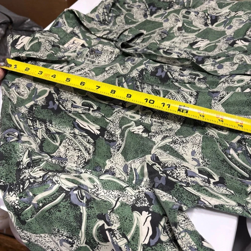 Chiamare 100% silk shirt in a green and white abstract pattern. - Picture 7 of 14